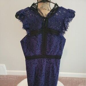 EUC Bardot navy and black lace dress